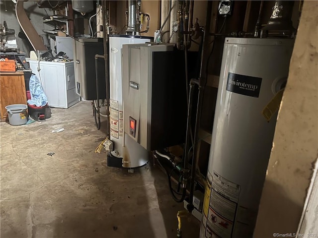 utility room featuring washing machine and clothes dryer and water heater