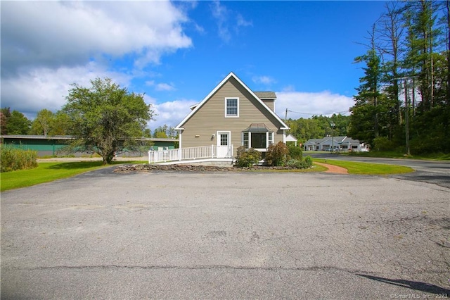 view of front property