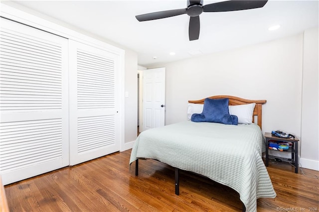 bedroom featuring ceiling fan, wood-type flooring, and a closet