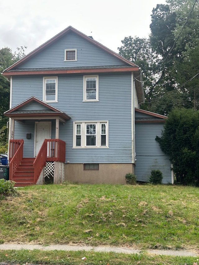 view of front property featuring a front yard