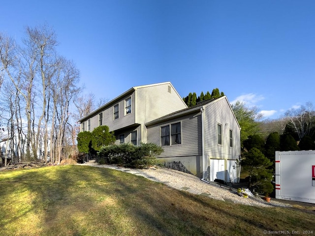 view of side of property featuring a lawn