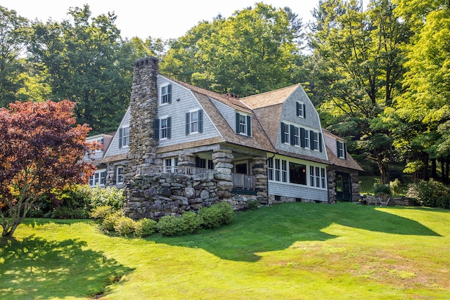 view of front of home with a front yard