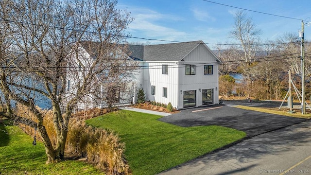 view of front of property with a front yard