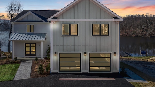 view of front facade with a garage