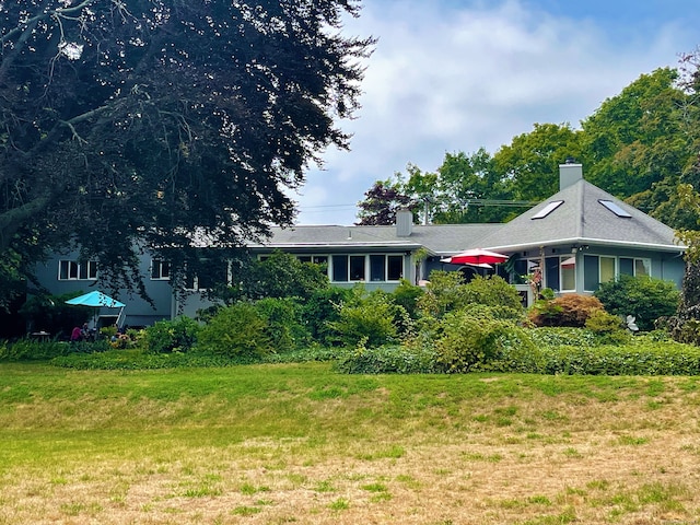 view of front of home with a front yard