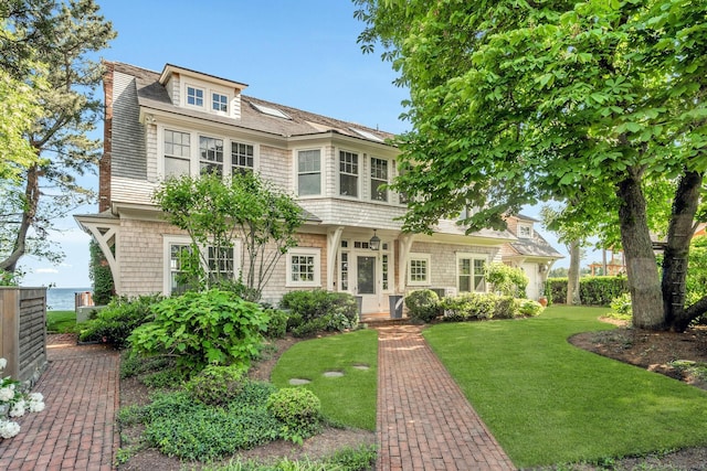 view of front of house with a front yard