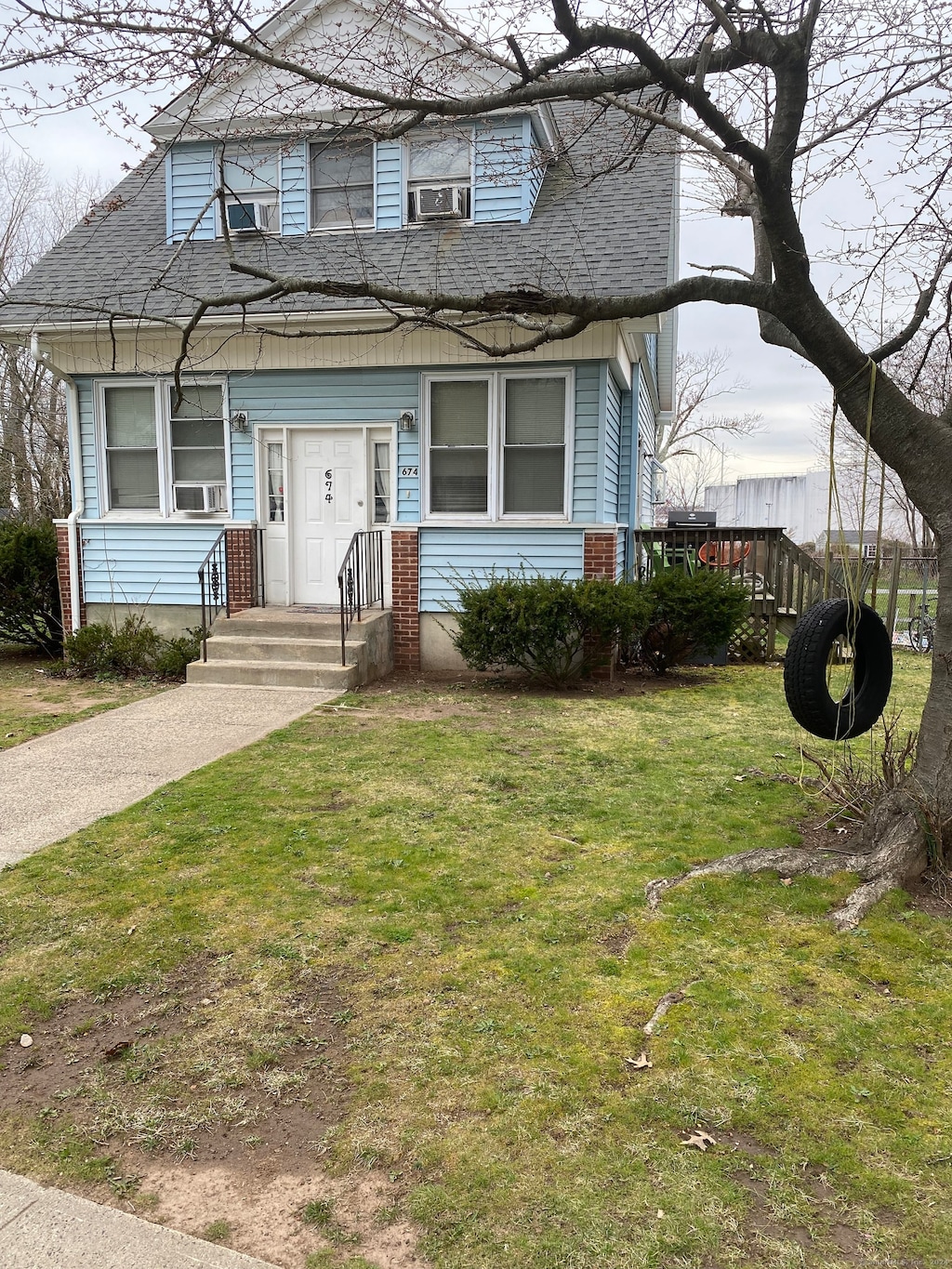 672 Woodward Ave Unit 672, New Haven, CT 06512 - view of front of property with a front lawn
