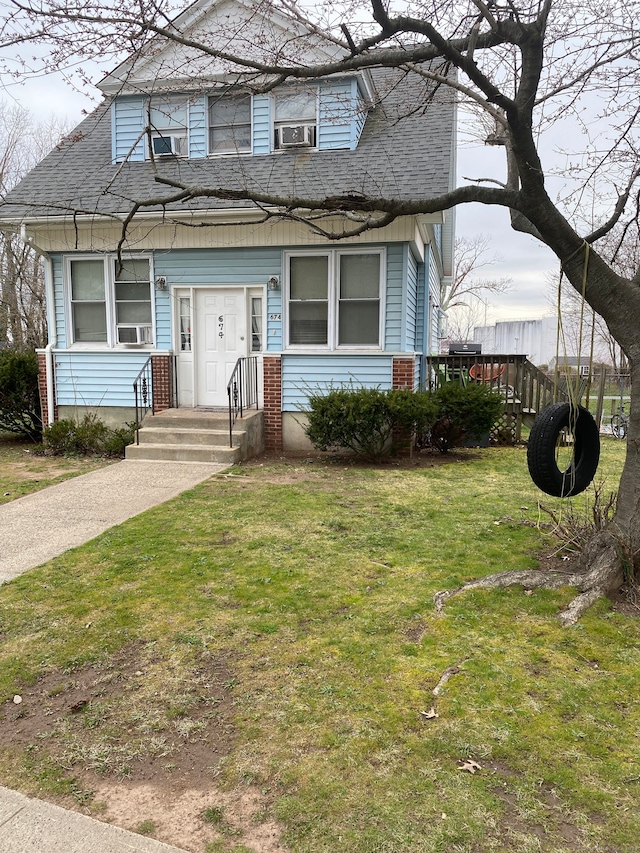 view of front of property with a front lawn