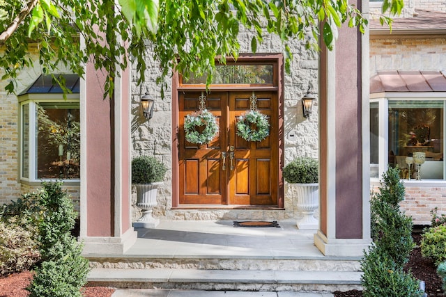 doorway to property featuring covered porch