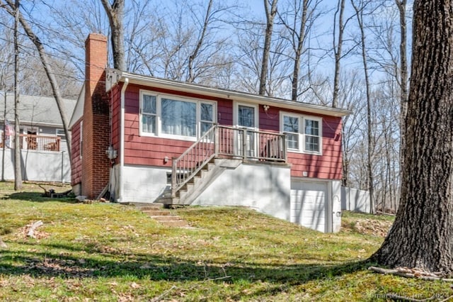 view of front of home featuring a garage and a front yard