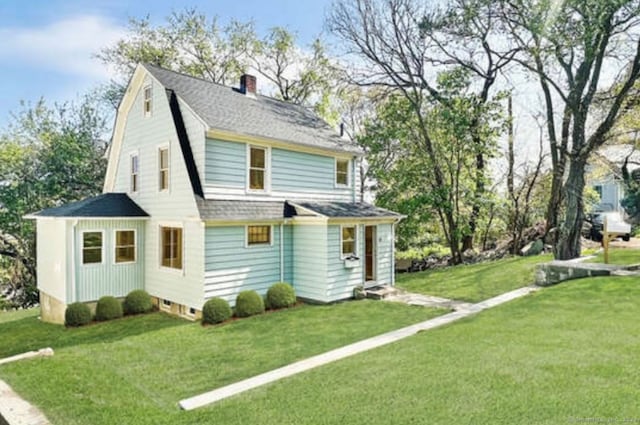 back of house featuring a lawn