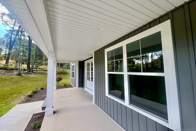 view of patio / terrace with covered porch