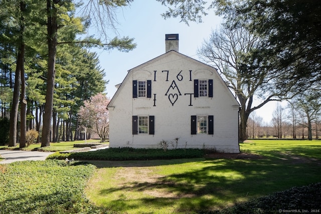 exterior space featuring a front yard