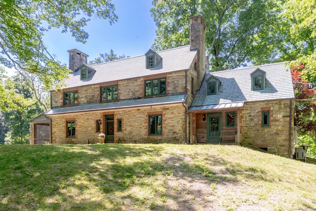 view of front of house with a front yard