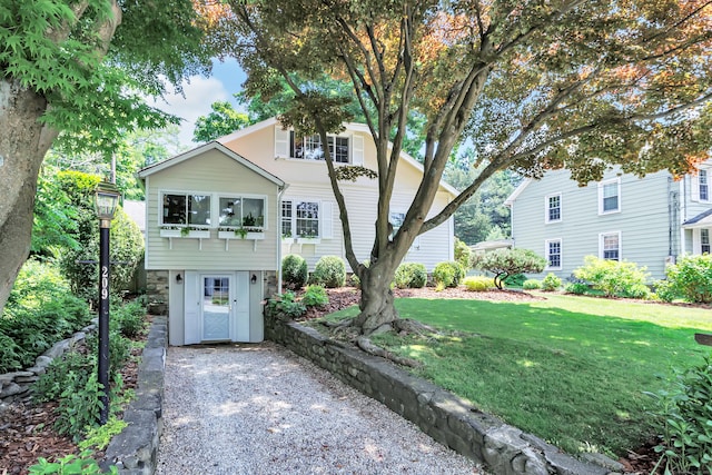 view of front of home featuring a front yard