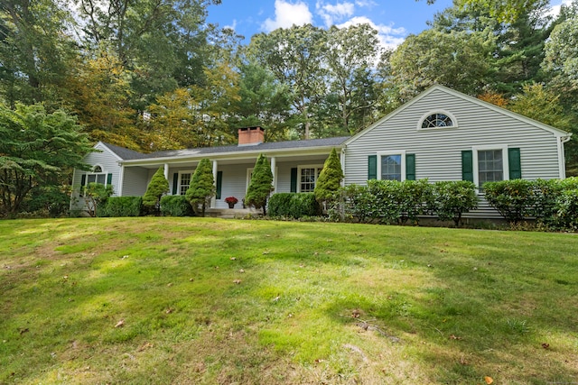 ranch-style house featuring a front yard