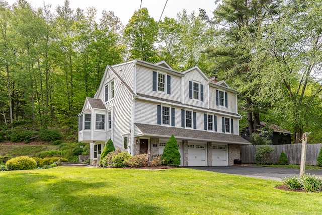 view of front of house featuring a garage and a front yard