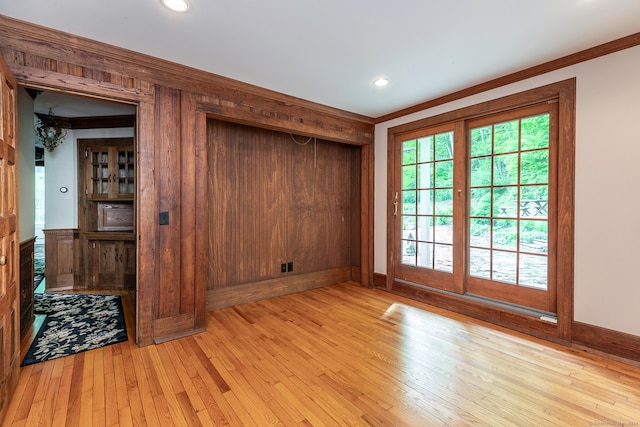 unfurnished room featuring crown molding and light wood-type flooring