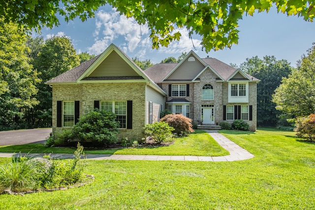 view of front of home featuring a front lawn