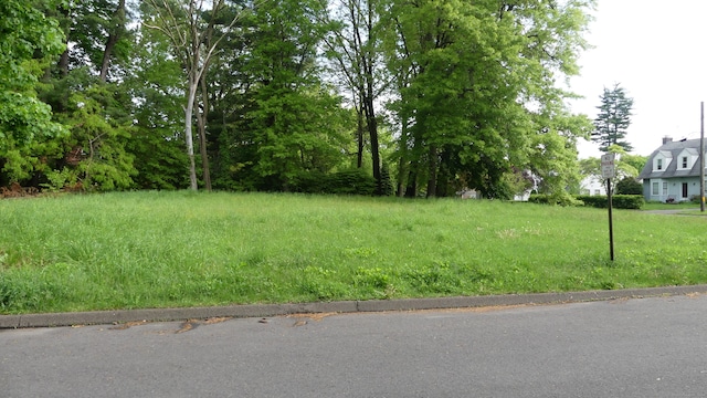 Beleden Gardens Dr, Bristol, CT 06010