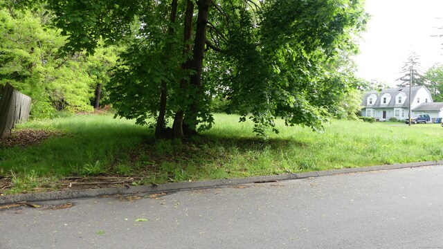 Beleden Gardens Dr, Bristol, CT 06010