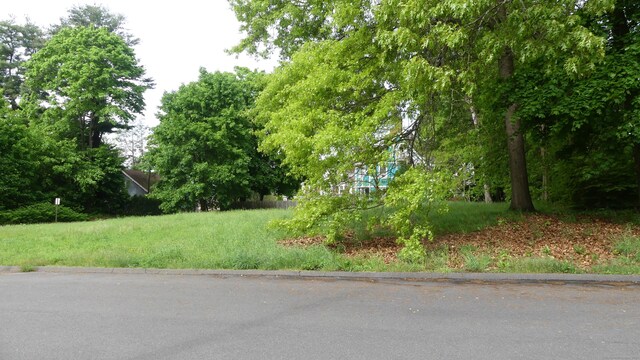 Beleden Gardens Dr, Bristol, CT 06010