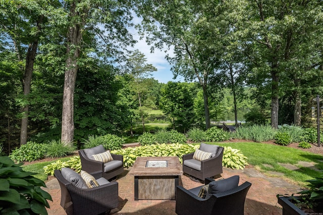 view of patio featuring an outdoor hangout area