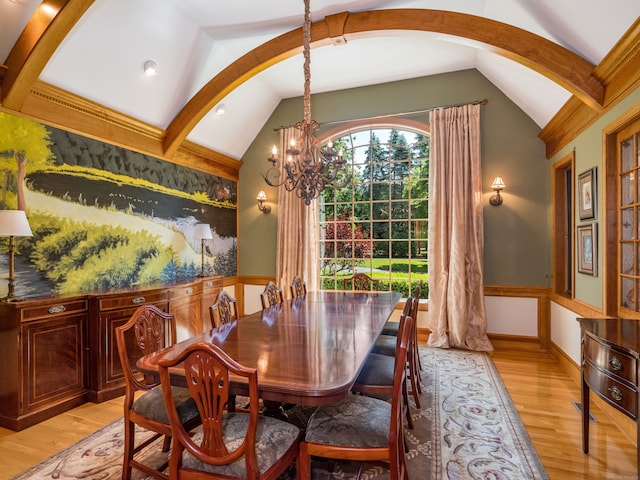 dining area featuring an inviting chandelier, lofted ceiling, and light hardwood / wood-style flooring