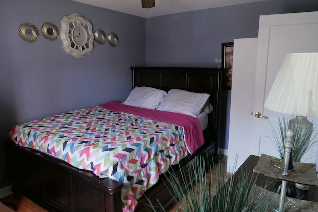 bedroom with ceiling fan