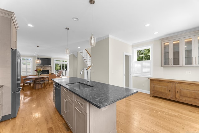 30 Village Xing Unit 30, East Lyme, CT 06357 - kitchen featuring freestanding refrigerator, light wood-style floors, recessed lighting, healthy amount of natural light, and a kitchen island with sink