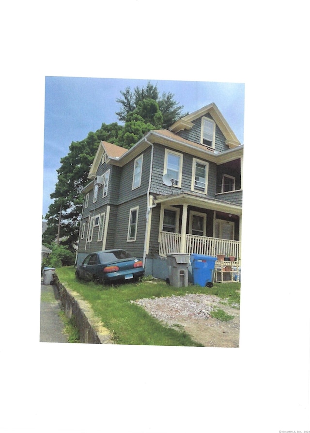 view of front of property featuring a porch