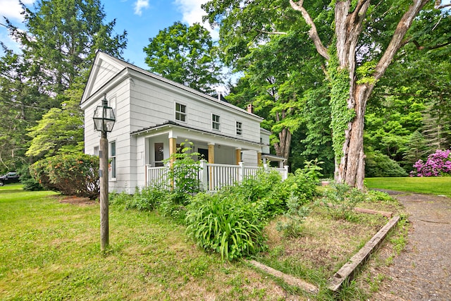 view of front of property with a front yard