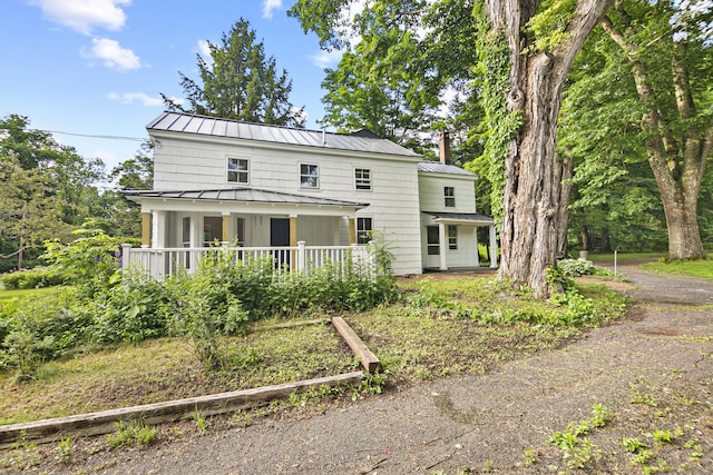 view of front of home featuring a porch