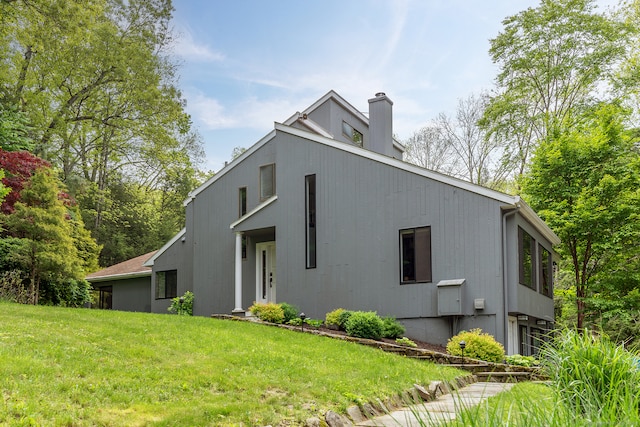 view of side of property featuring a yard