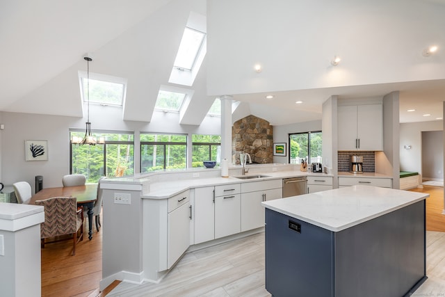 kitchen featuring sink, light hardwood / wood-style floors, and kitchen peninsula