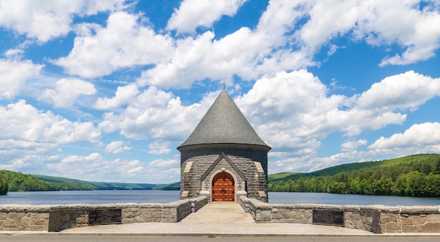 2 Bsullak Rd, Barkhamsted, CT 06063