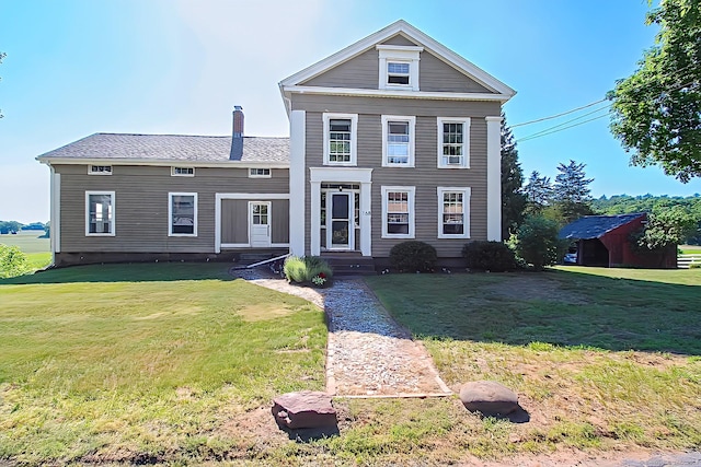 view of front of property featuring a front yard