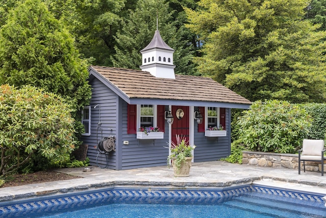 view of swimming pool with an outbuilding