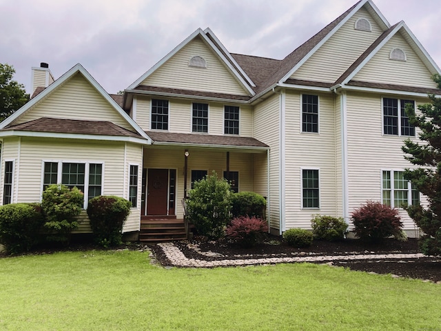 view of front facade featuring a front lawn