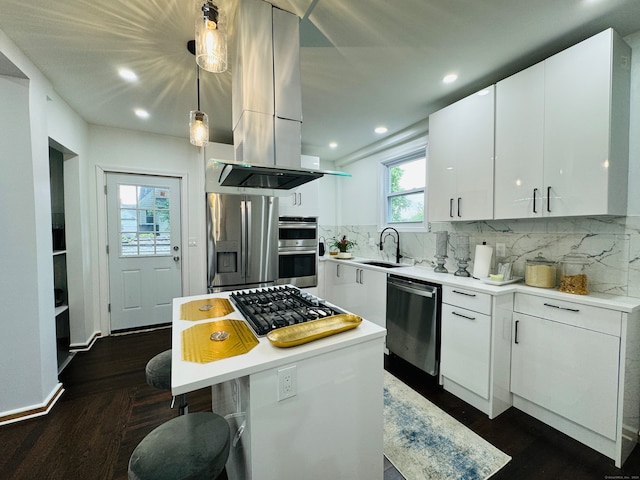 kitchen featuring stainless steel appliances, island range hood, tasteful backsplash, a center island, and sink