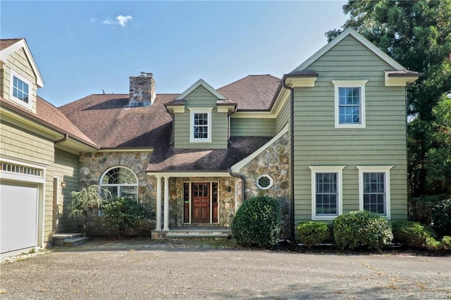 view of front property featuring a garage