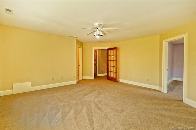 carpeted empty room featuring ceiling fan