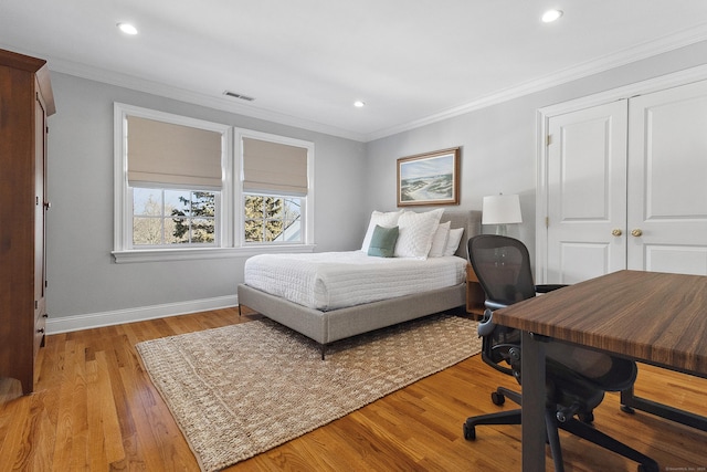 bedroom with crown molding, visible vents, baseboards, recessed lighting, and wood finished floors