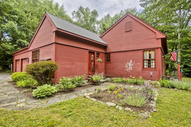 view of front facade featuring a garage