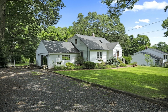 cape cod-style house featuring a front yard