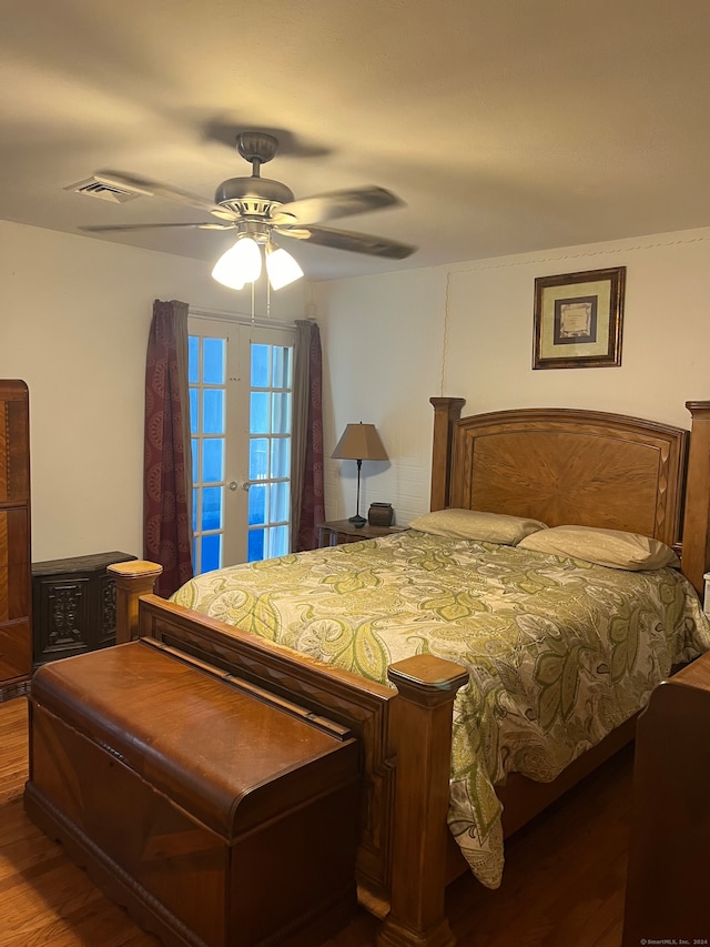 bedroom with dark wood-type flooring and ceiling fan