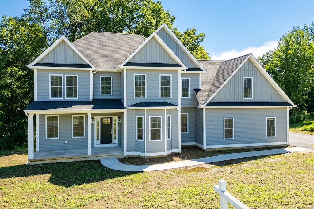 view of front facade featuring a front lawn and covered porch