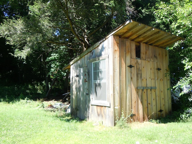 view of outdoor structure