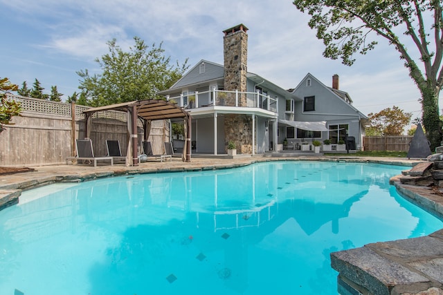 view of swimming pool featuring a pergola