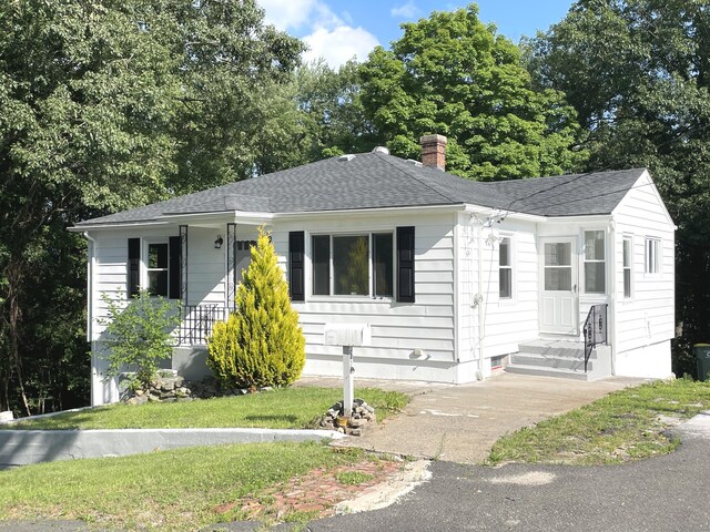 view of front of house with a front yard